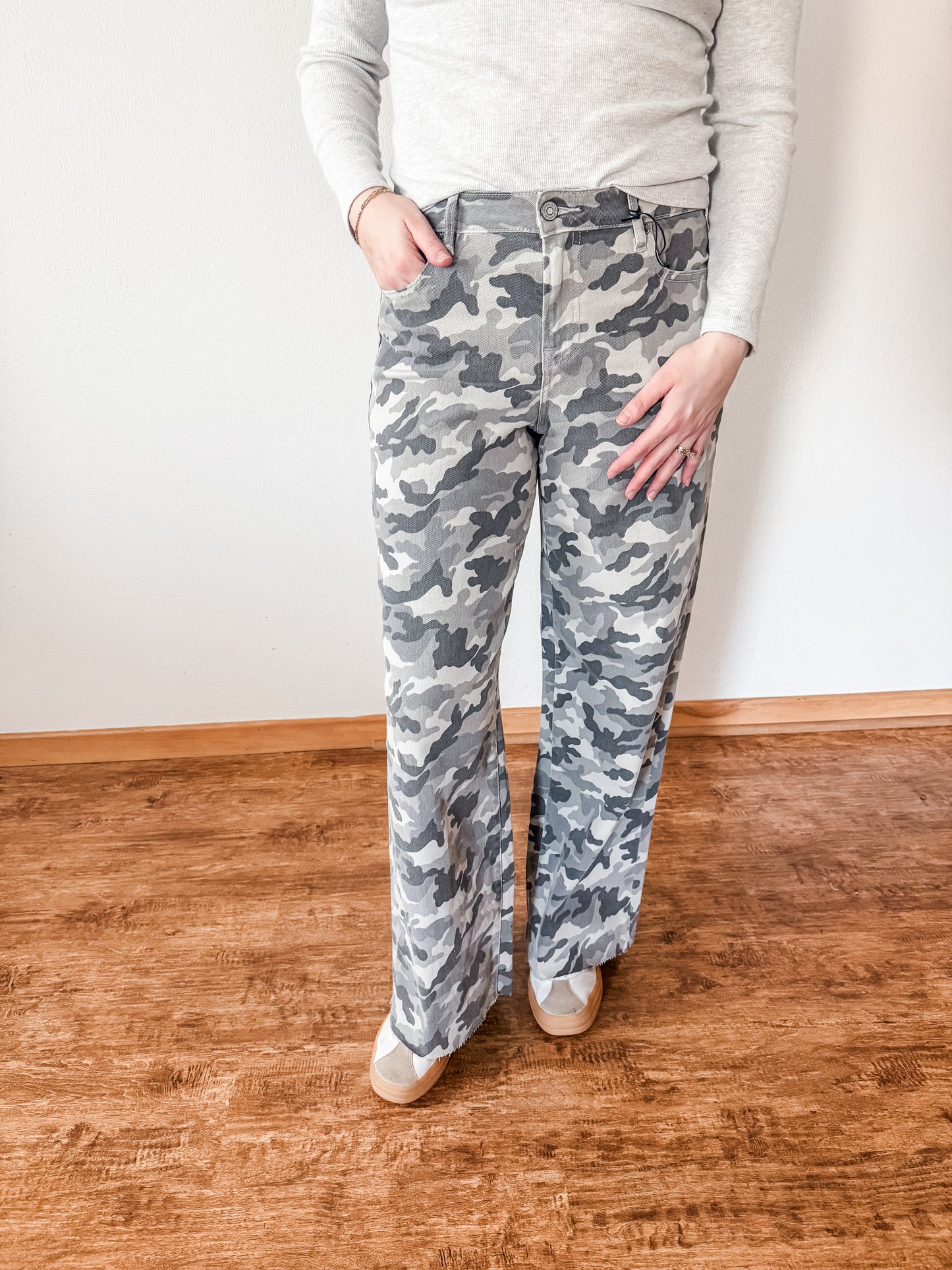[Hidden] Camo Cutie Jeans