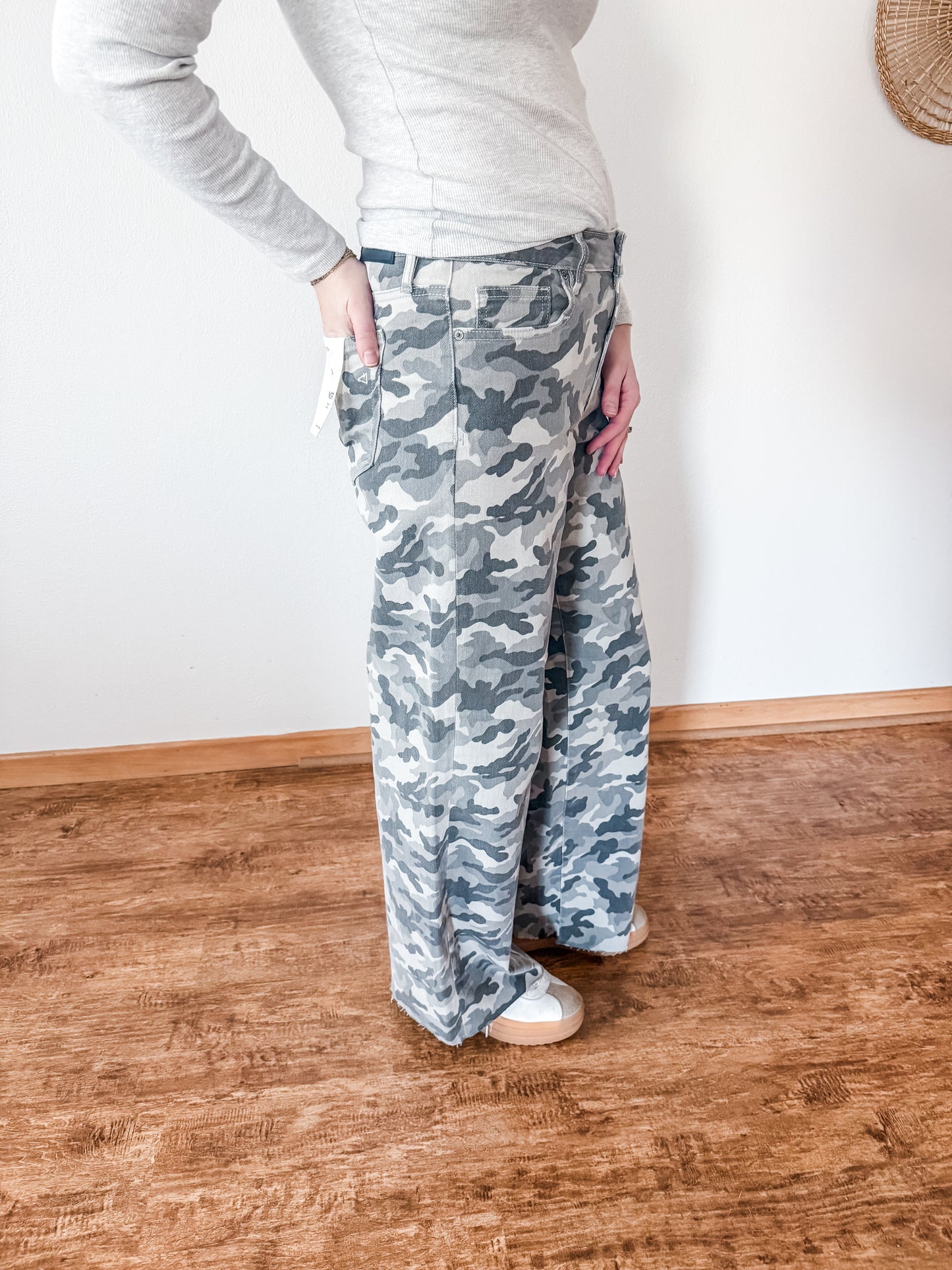 [Hidden] Camo Cutie Jeans