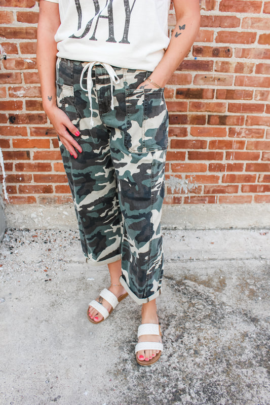 [Hidden] Camo Pants